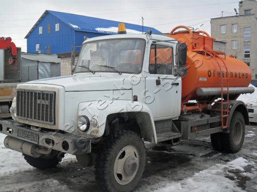 Бензовоз на базе ГАЗ 33086 (ЗЕМЛЯК 4Х4 полный привод) с цистерной на 1/2 секции